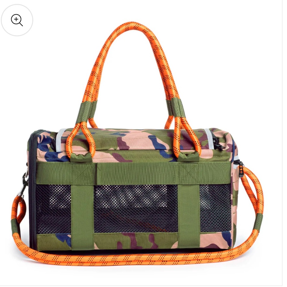 Out of office Roverlund Pet Carrier - like new